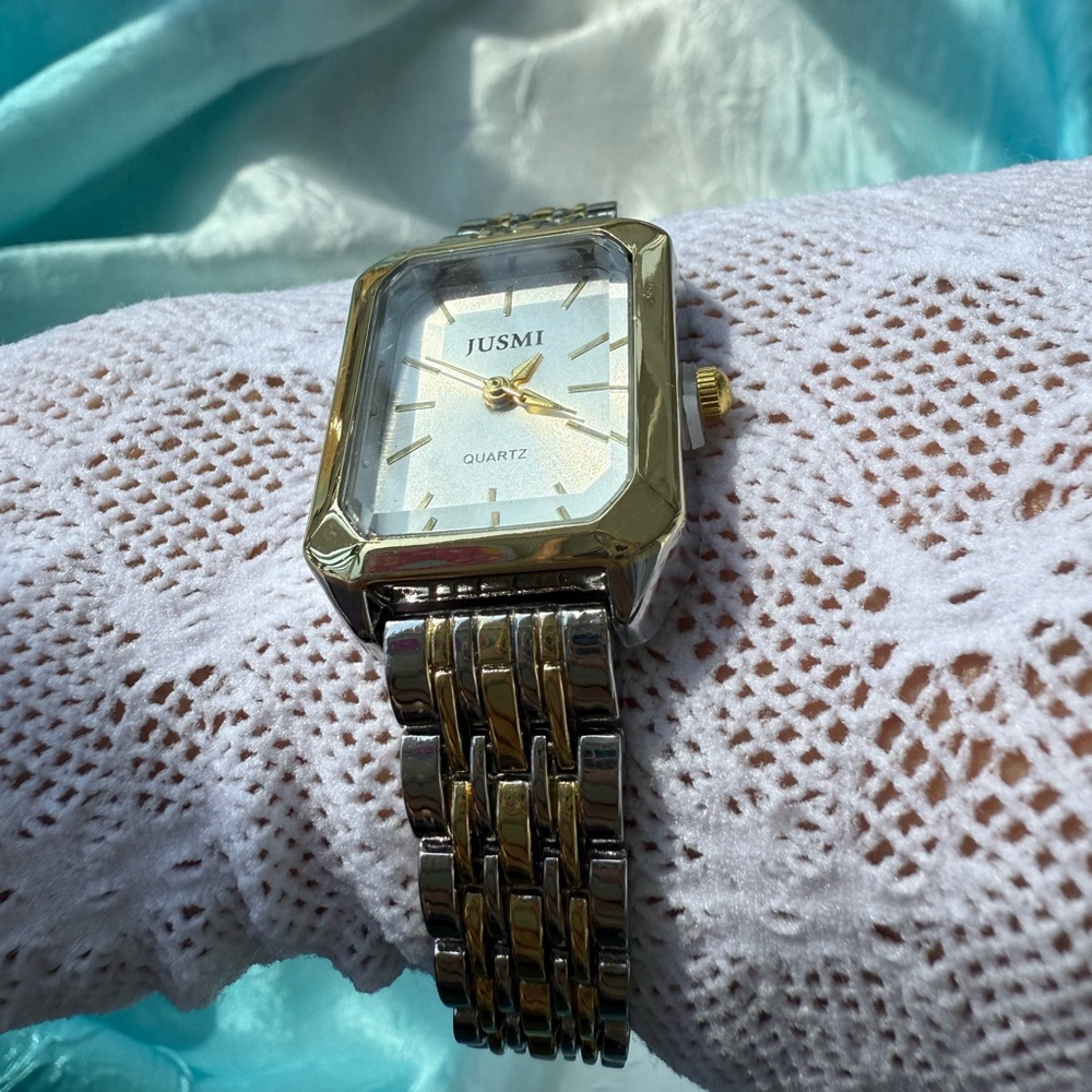 Women's Gold and Silver Watch
Quartz Watch – White Dial ✨ - Picture 16 of 17